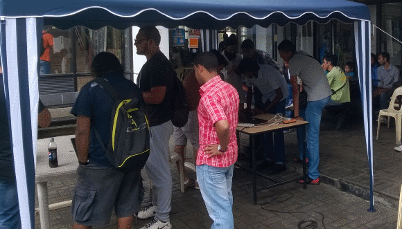 Despite some light spray of rain, we had a great time during the Ubuntu Jam at the University of Mauritius (UoM)